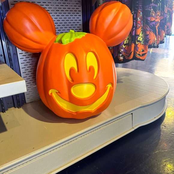 Pair. Minnie and Mickey. New in box. Giant lantern sold out online CAN SEPARATE - Picture 4 of 4